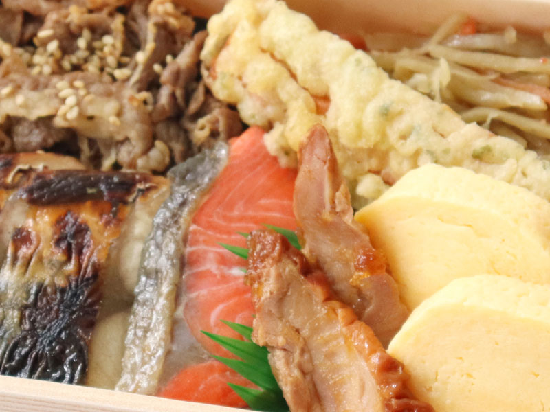 海苔弁当おかず満載中身アップ